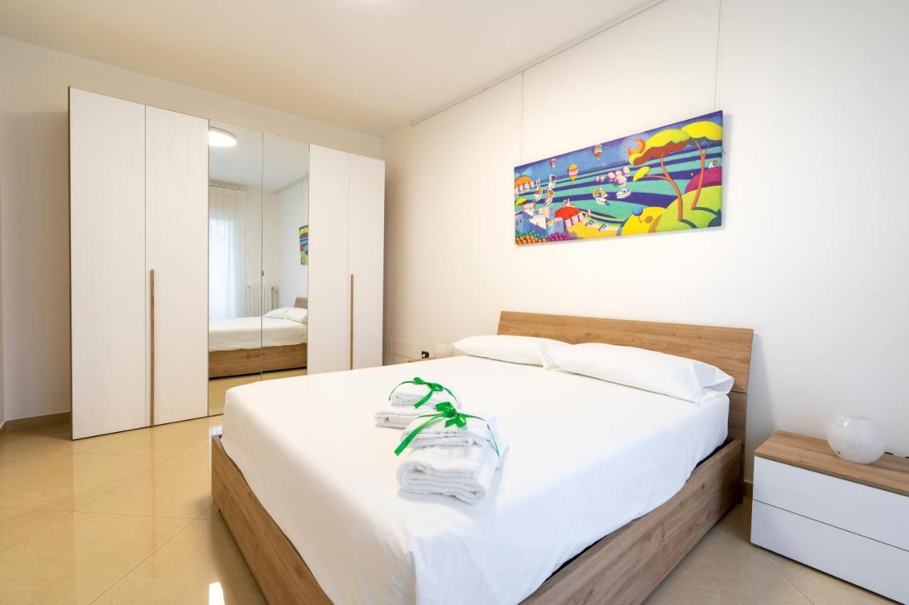 Boscoincitta Apt With Garage And Whirlpool Tub 바리 외부 사진